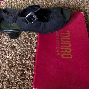 Munro American Heels Size 9